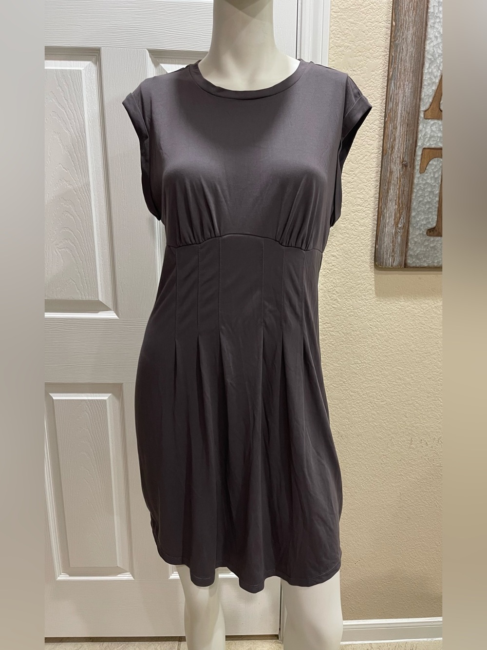Heartloom Janey Cap-Sleeve Empire Waist Mini Dress in Charcoal/Galaxy Grey Large